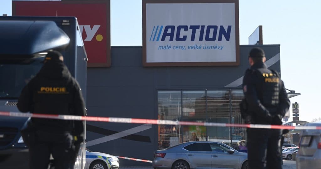 Atac cu cuțitul în Cehia: Un tânăr de 16 ani a omorât prin înjunghiere două femei.