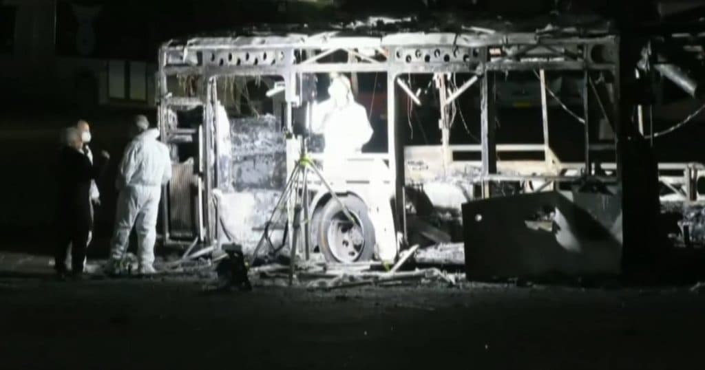 Atentat în Israel: Trei bombe au detonat în autobuze neocupate în apropiere de Tel Aviv, iar alte două bombe au fost neutralizate.