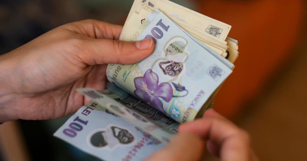 Bani pentru zile dificile. Care sunt cele mai eficiente metode de economisire