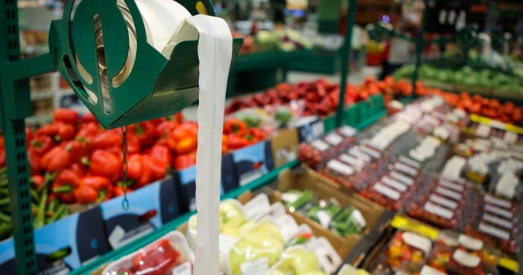 Călin Georgescu solicită boicotarea supermarketurilor, afectând în principal procesatorii români. Datele oficiale infirmă această afirmație.
