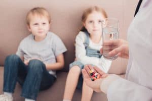 Când este cu adevărat necesar să administrezi antibiotice copilului tău?