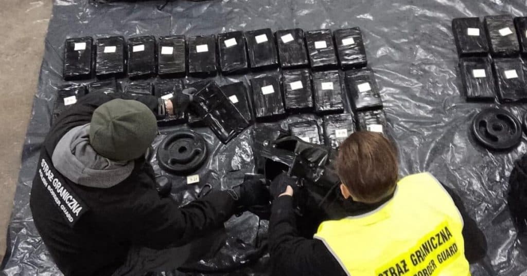 Captură masivă de cocaină, „pescuită” de poliția poloneză din Marea Baltică în regiunea Golfului Gdansk.