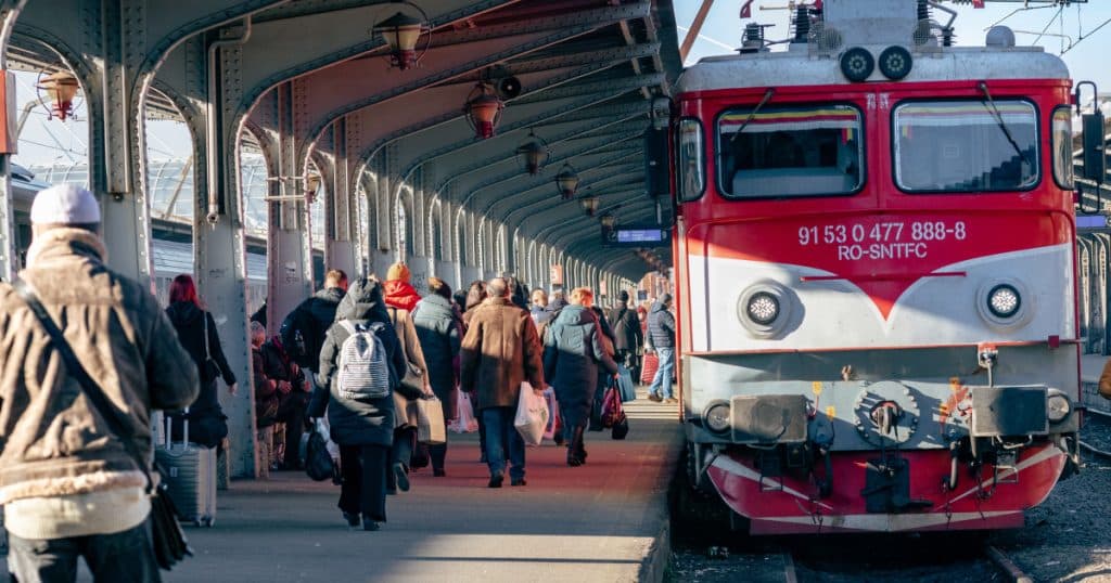 Trenurile anulate de CFR în urma accidentului feroviar de la Mihăești. Pasagerii au posibilitatea de a solicita restituirea biletelor.