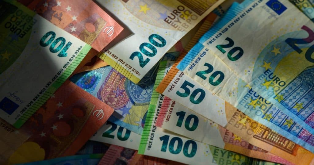 Cei mai înstăriți antreprenori din Italia au fost înșelați printr-o schemă bazată pe inteligența artificială, fiind contactați de cineva care se prezenta drept „ministrul Apărării”.
