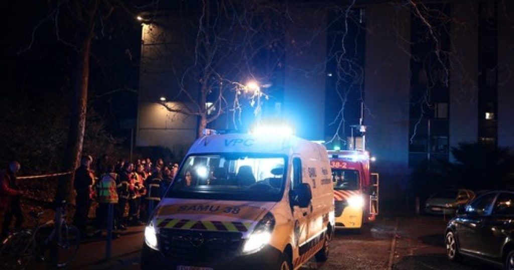 Cel puțin 12 persoane au fost rănite după ce o grenadă a fost detonată într-un bar din Grenoble, Franța.