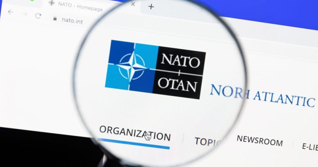 Trump analizează din nou cheltuielile militare. Care este bugetul NATO și cât alocă SUA și europenii pentru apărare?