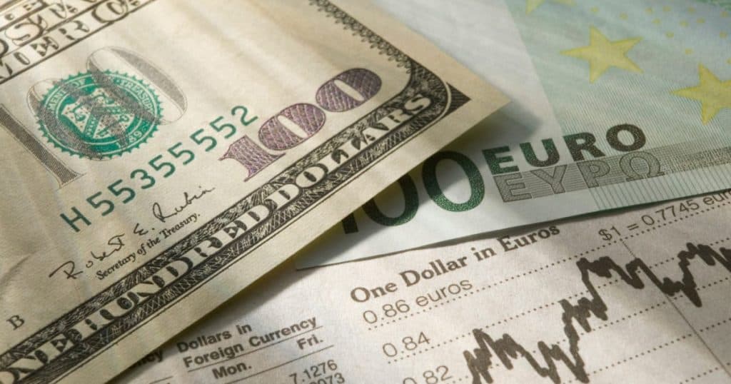 Companiile din SUA beneficiază de dobânzile reduse în euro pentru a economisi milioane de dolari.