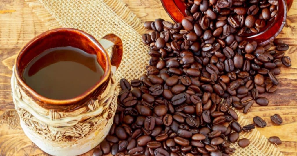 Criza aprovizionării determină o dublare a prețului cafelei arabica în doar un an. Impactul asupra consumatorilor și producătorilor