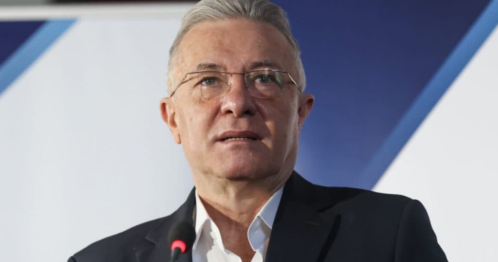Declarațiile lui Diaconescu referitoare la solicitarea Rusiei ca SUA să retragă NATO din Europa de Est au fost publicate în Financial Times.