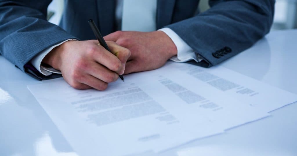 DOGE a comunicat că economisește 8 miliarde de dolari prin anularea unui contract, însă valoarea reală este de 8 milioane.