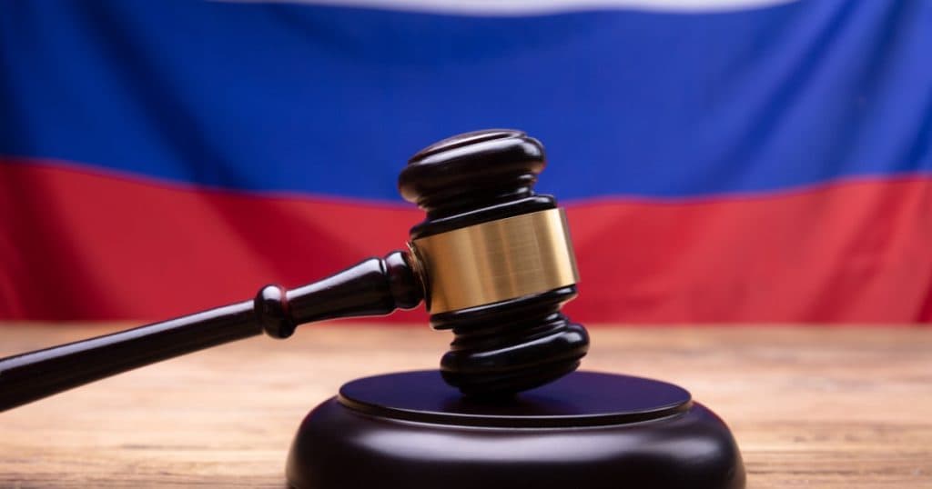 Doi ruși au primit pedepse aspre de închisoare pentru că ar fi sprijinit Ucraina.
