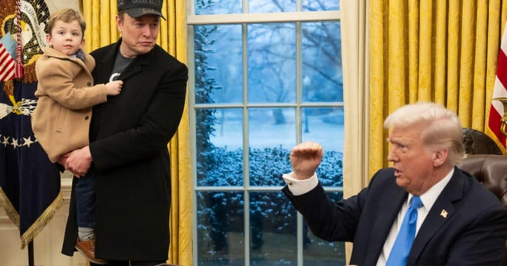 Donald Trump face ironii la adresa mass-media și își susține relația cu „președintele Elon Musk”