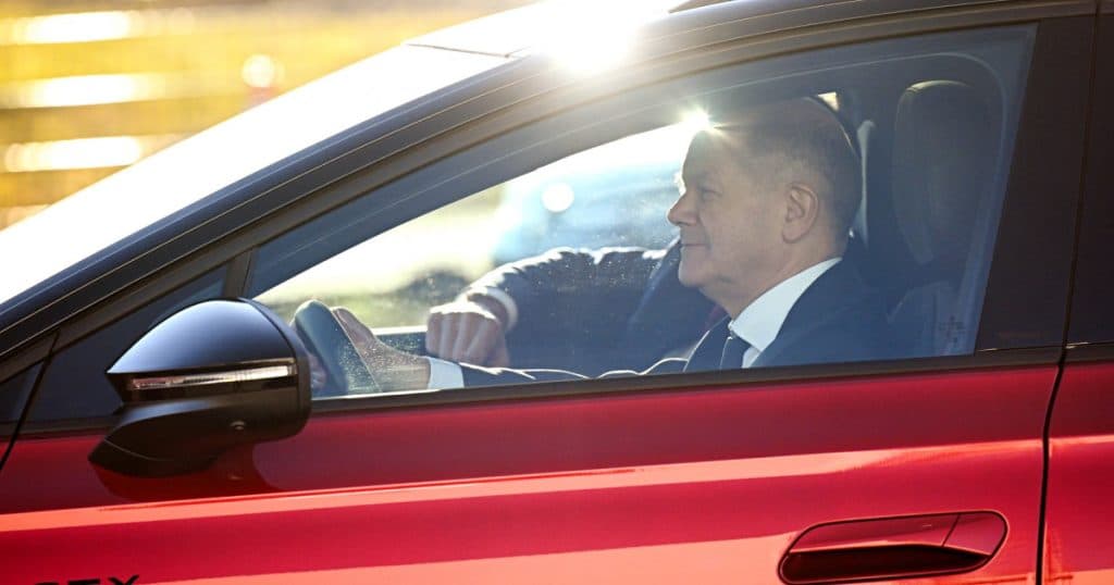 „Economia Germaniei se află într-o cădere liberă, iar industria auto conduce această situație. Analiză severă înainte de alegeri.”