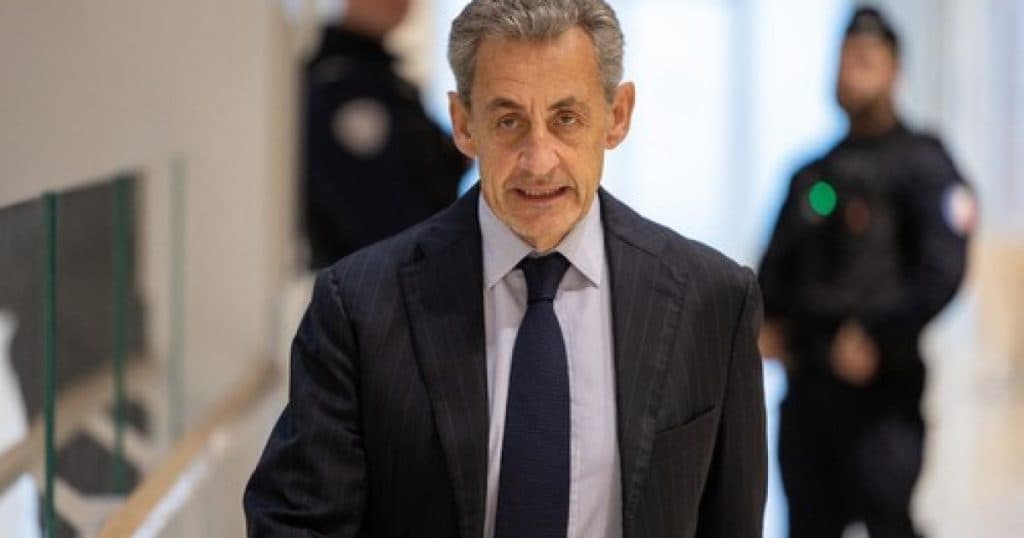 Fostul președinte al Franței, Nicolas Sarkozy, a fost dotat cu o brățară electronică de monitorizare.