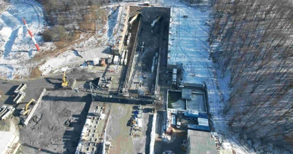 Patru tuneluri sunt săpate pe ruta viitoarei căi ferate Brașov – Sighișoara. Care este stadiul lucrărilor?