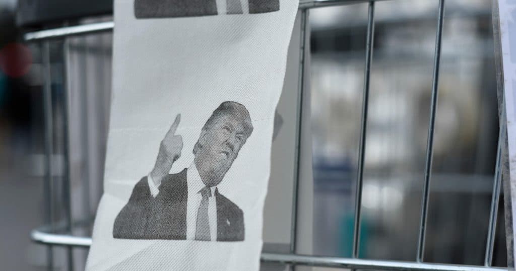 Hârtia igienică și „rezistența anti-Trump”: Cum a devenit un manual de sabotaj din anii 1940 cea mai citită „carte” din SUA.