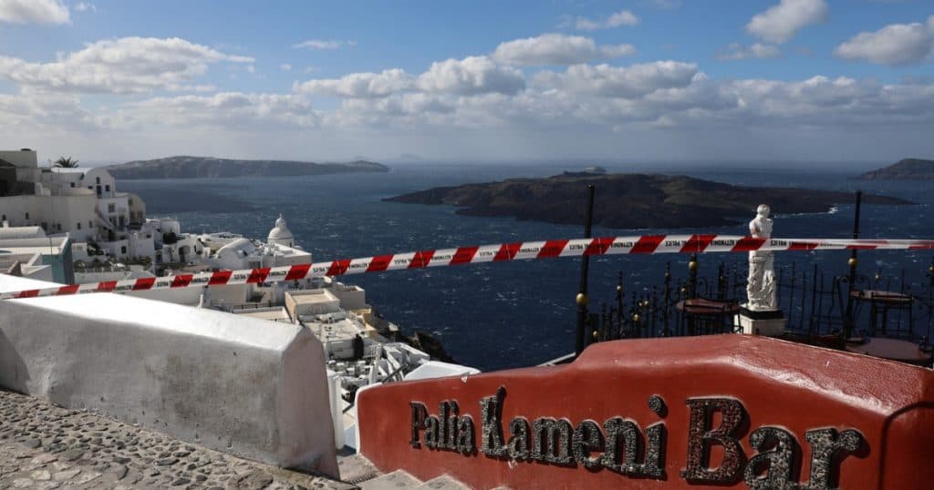 În Santorini a fost instituită stare de urgență, mii de cutremure au afectat insula în ultimele zile. Ce declară autoritățile elene?