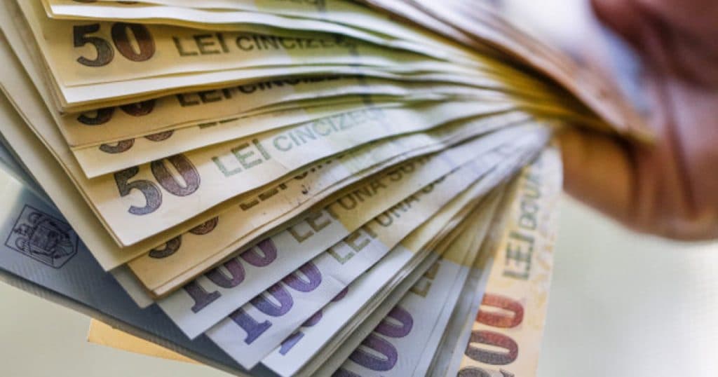 INS: Salariul mediu net al unui angajat IT depășește 2.400 de euro. Care este salariul mediu în România