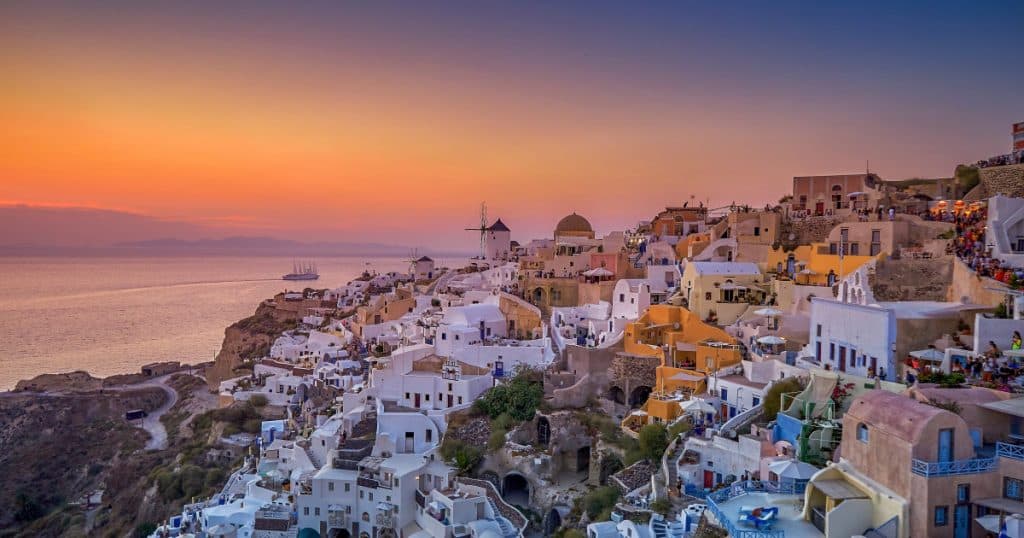 Santorini a fost afectată de 21.500 de seisme în ultimele trei săptămâni. Specialiștii nu exclud posibilitatea unui cutremur major.