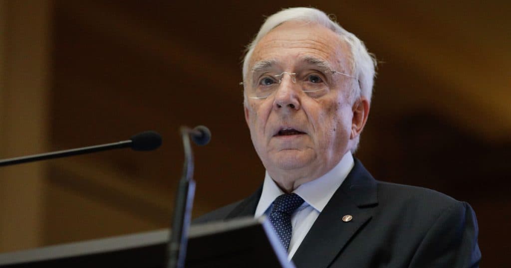 Isărescu: „Nu este necesară deprecierea cursului, deoarece avem multe tensiuni”/ „Un război comercial între SUA și UE va genera recesiune”