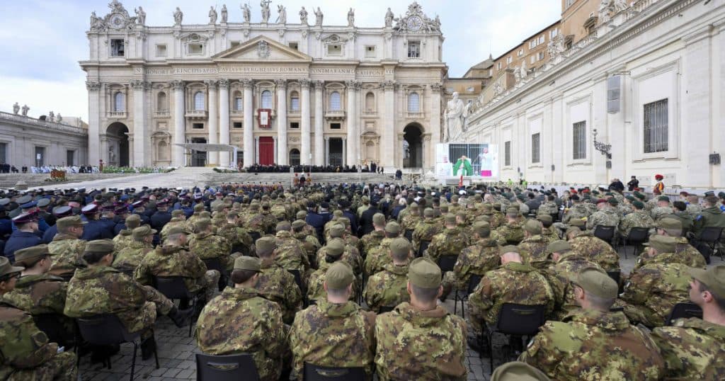 Mesajul pronunțat de papa Francisc într-o ceremonie specială dedicată militarilor. Care sunt condițiile în care trebuie utilizate forțele armate.