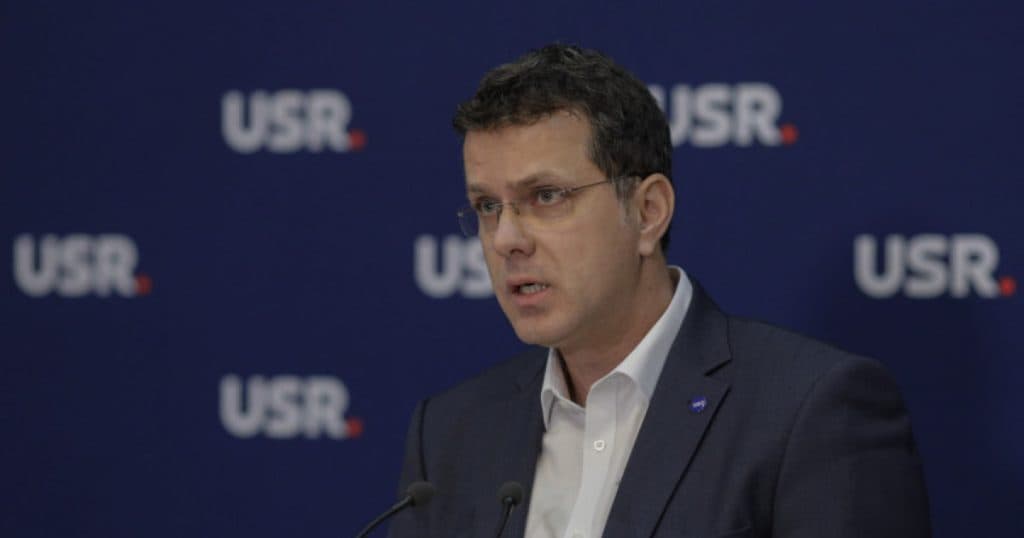 Moşteanu: USR nu va semna nicio moțiune cu izolaționiștii. Nu putem continua cu Ciolacu, dar înțelegem perioada dificilă prin care trecem.