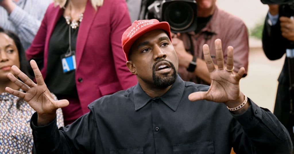 Noua afacere a lui Kanye West: comercializează tricouri cu svastici online.