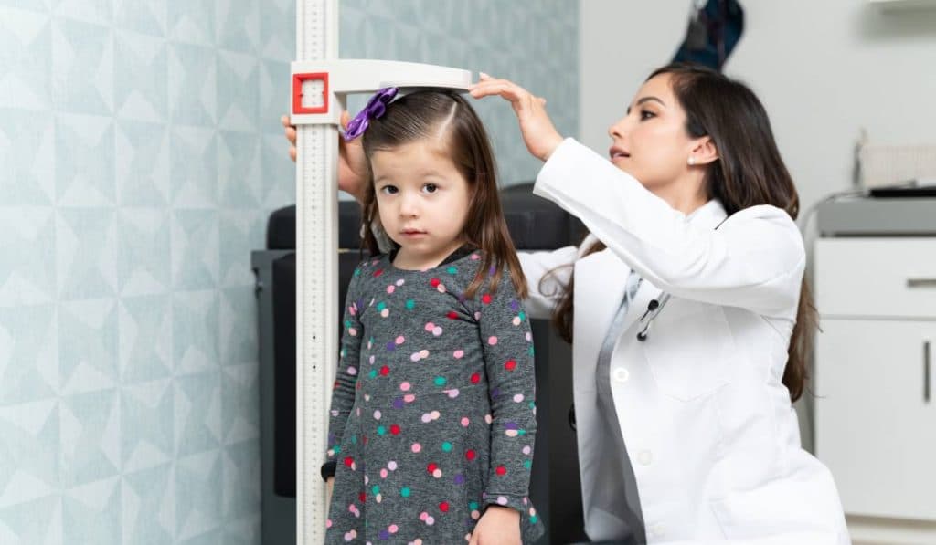 Până la ce vârstă continuă fetele să crească? Tabelul înălțimii în funcție de vârstă