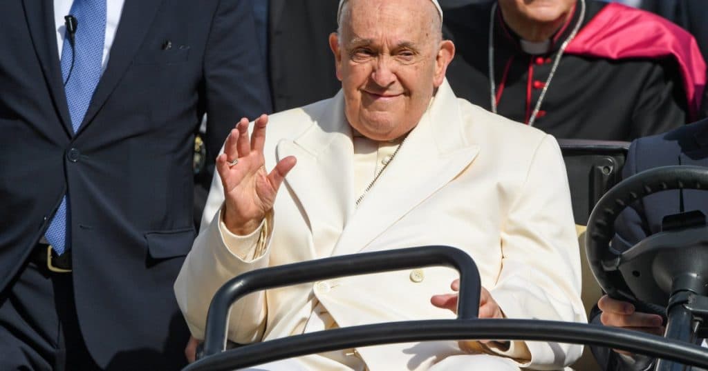 Papa Francisc, internat. Care este starea Suveranului Pontif. Un cardinal s-a rugat pentru sănătatea sa.
