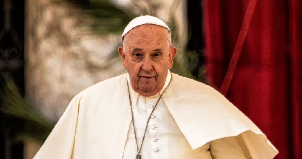 Papa Francisc este internat din cauza bronșitei. Care este starea de sănătate a Suveranului Pontif?