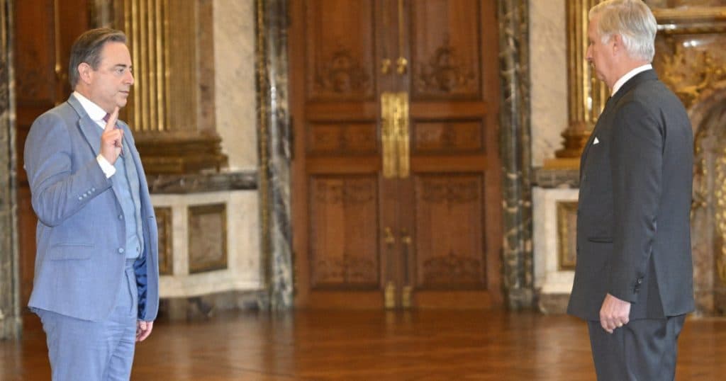 Premieră în Belgia: Primul premier separatist din istoria națiunii a depus jurământul, după șapte luni de negocieri.