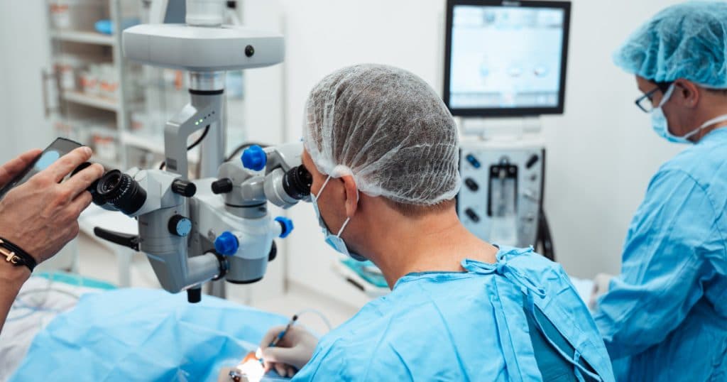 Premiera mondială: Cum au reușit medicii din Londra să restabilească vederea la copii născuți fără vedere
