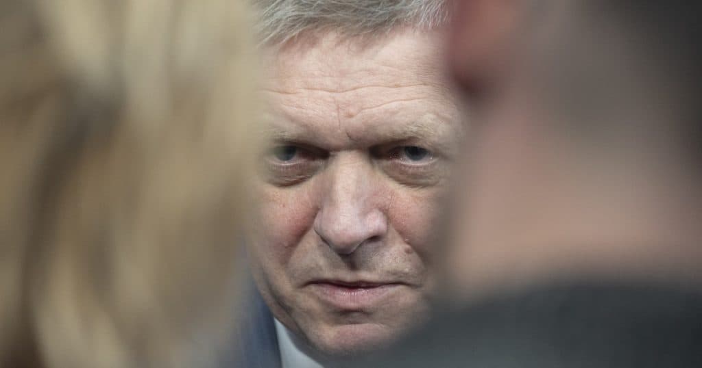 Premierul prorus slovac Robert Fico a identificat noi adversari ai țării: politicienii din Cehia.