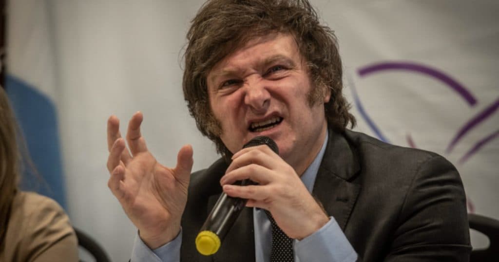 Președintele Argentinei, Javier Milei, se află în pericol de destituire după ce a susținut o criptomonedă care a suferit o prăbușire.