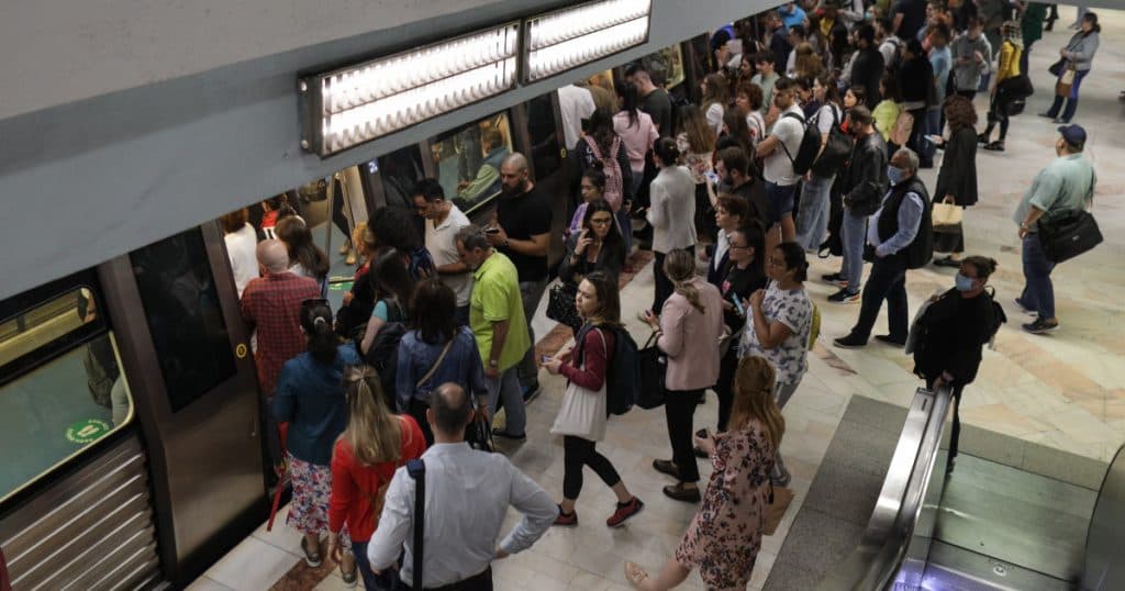 Protest din cauza „excesului de zel” la metrou: verificările sunt atât de riguroase încât trenurile întârzie. Care sunt cele mai mari probleme?