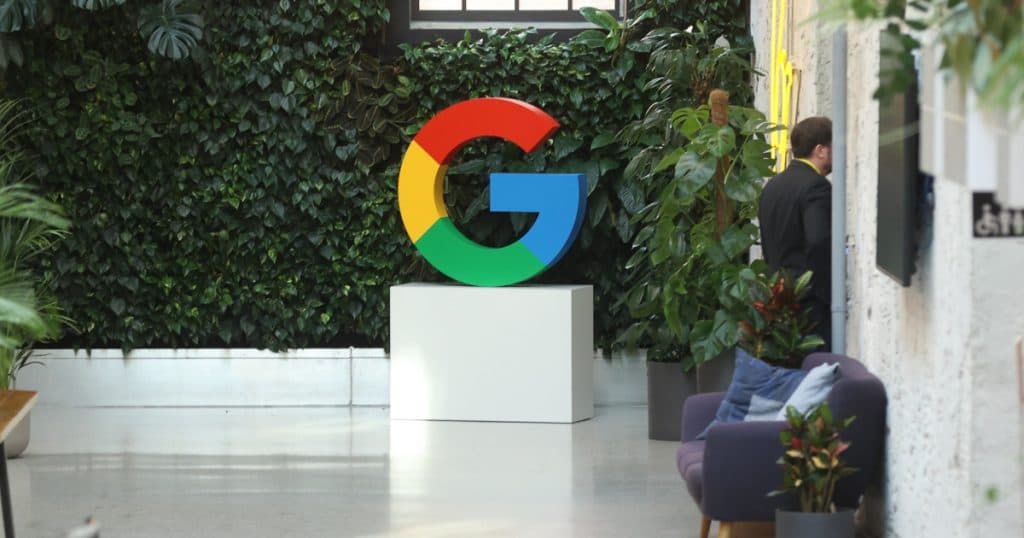 Rusia a sancționat Google pentru un conținut de pe YouTube în care soldații ruși erau învățați să se predea.