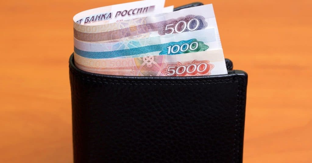 Rusia se sprijină pe moneda Chinei pentru a-și susține rubla. Achizițiile de valută și aur vor fi diminuate.