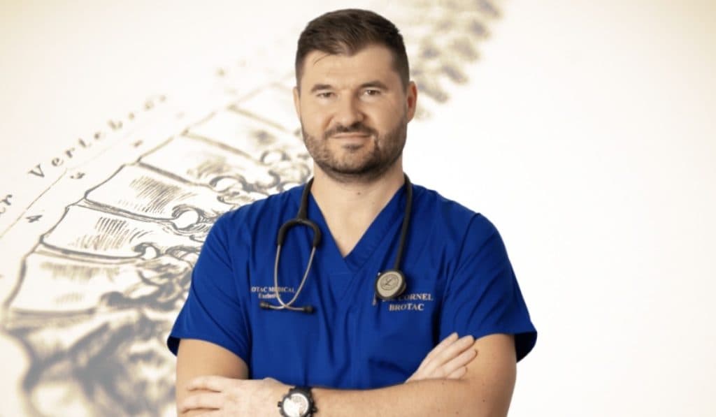 Riscurile pentru sănătatea coloanei vertebrale cauzate de purtarea tocurilor. Ce soluție poate salva situația?