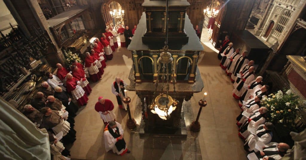 Scandalurile sexuale care au avut un impact semnificativ asupra Bisericii Anglicane determină sinodul să analizeze cu atenție necesitatea reformelor.