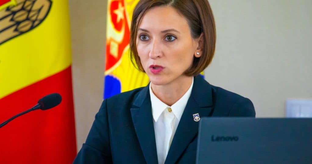 Veronica Dragalin, şefa Procuraturii Anticorupţie din R. Moldova, se află în conflict cu conducerea ţării şi ar putea să intre în politică.