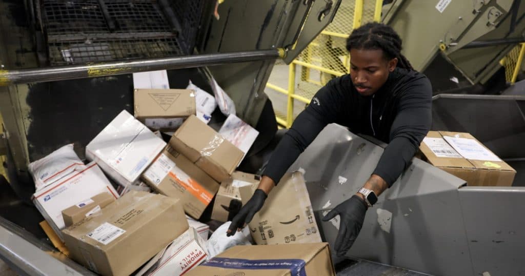 Serviciul poștal american a oprit acceptarea coletelor din China și Hong Kong. Ce măsuri iau Shein și Temu?