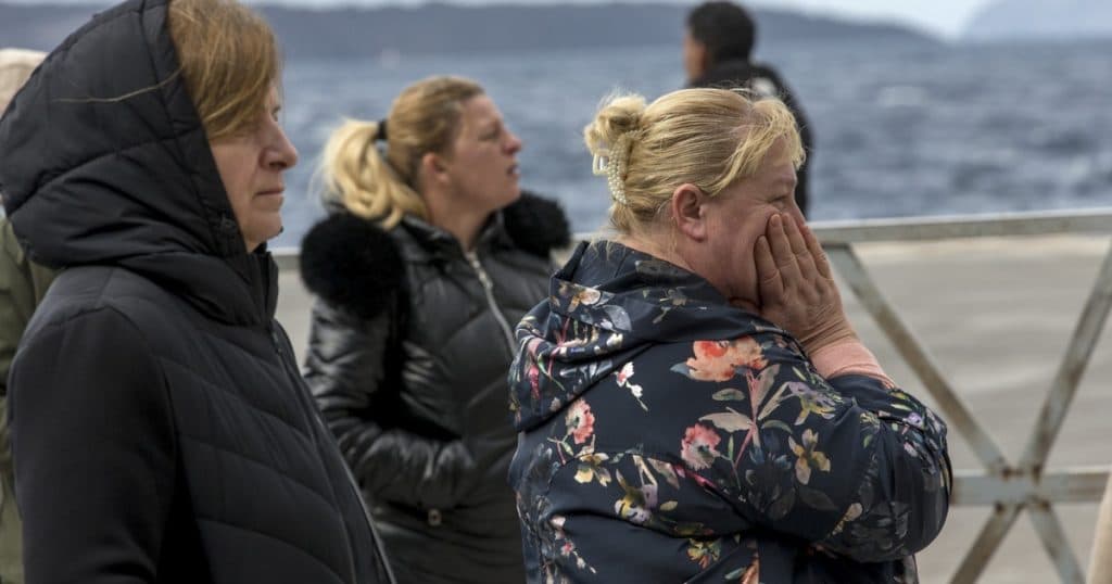„Toți sunt în tensiune.” Peste 10.000 de oameni au plecat de pe insula Santorini, afectată de sute de cutremure.
