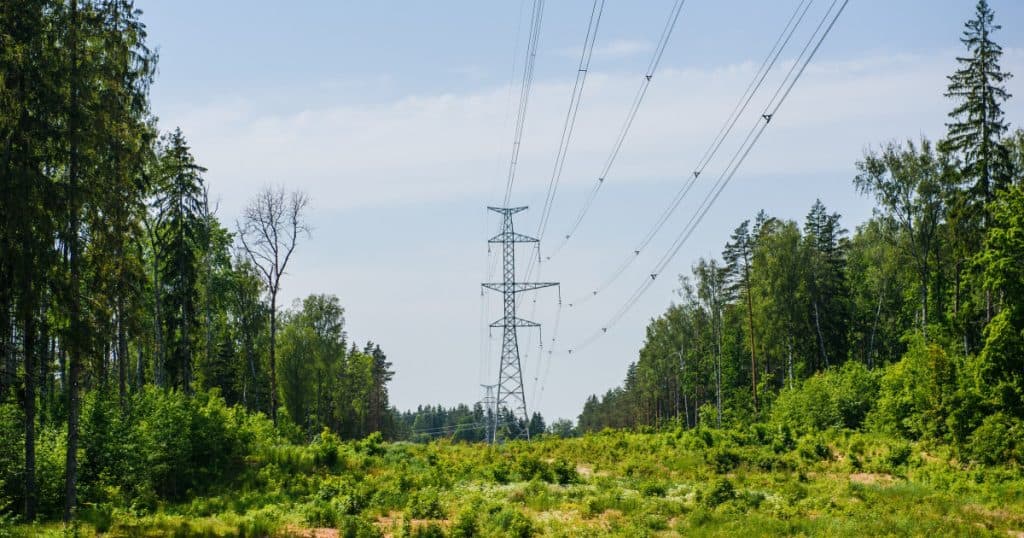 Trei state membre NATO se vor debranșa sâmbătă de la rețeaua electrică a Rusiei. Planurile de decuplare au fost discutate timp de decenii.