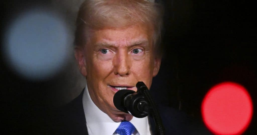 Trump afirmă că ar putea avea o întâlnire cu Putin în această lună și propune Kievului să organizeze alegeri.