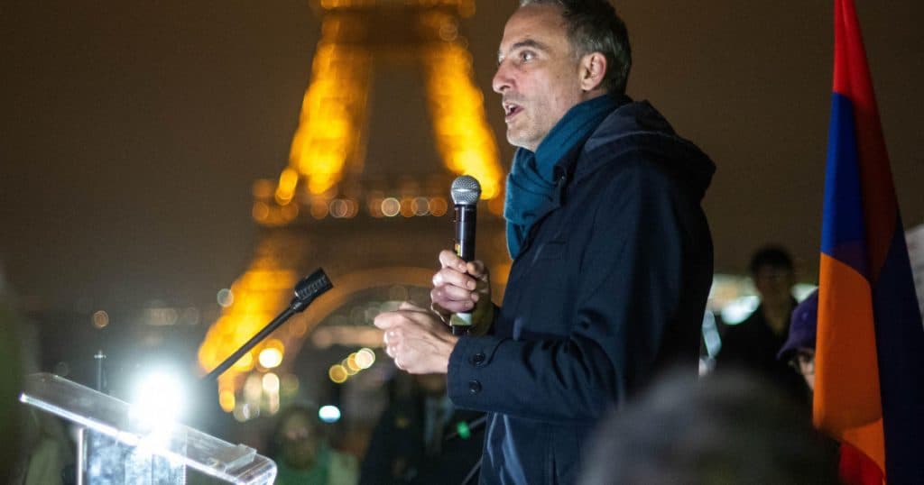 Un eurodeputat francez îl critică sever pe Trump și face o comparație între intențiile acestuia și cele care au condus la dezmembrarea Cehoslovaciei.