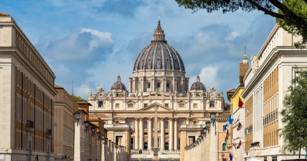 Un scandal sexual recent afectează Biserica Catolică: Un episcop canadian acuzat de abuz asupra minorilor a fost destituit.