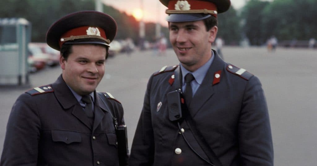 Un om de afaceri din Rusia a primit o condamnare de şase ani de închisoare pentru furnizarea de cămăşi de calitate inferioară poliţiei.
