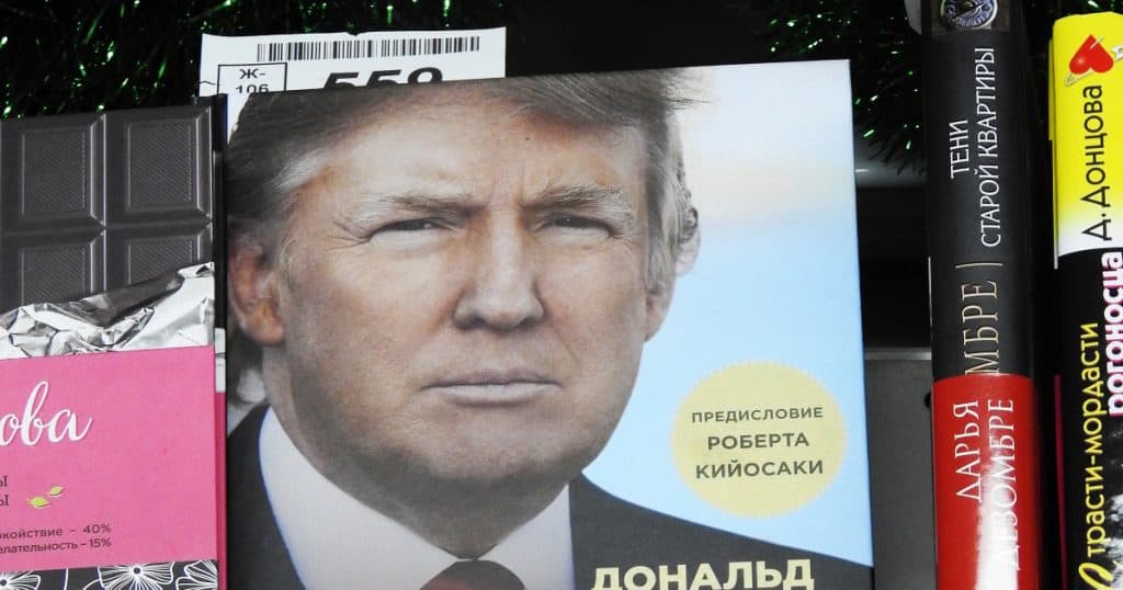 Vânzările cărților lui Trump în Rusia au crescut semnificativ de la începutul anului. „Donald Trump. Arta negocierii” este printre cele mai apreciate.