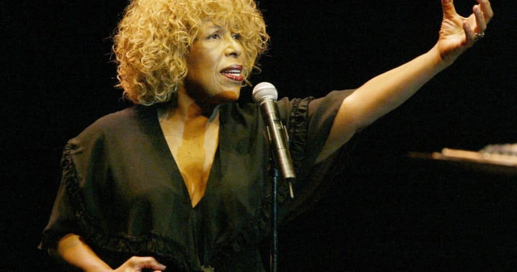 Cântăreața Roberta Flack a decedat la vârsta de 88 de ani. Artista R&B era cunoscută pentru hitul „Killing me softly with his song”.