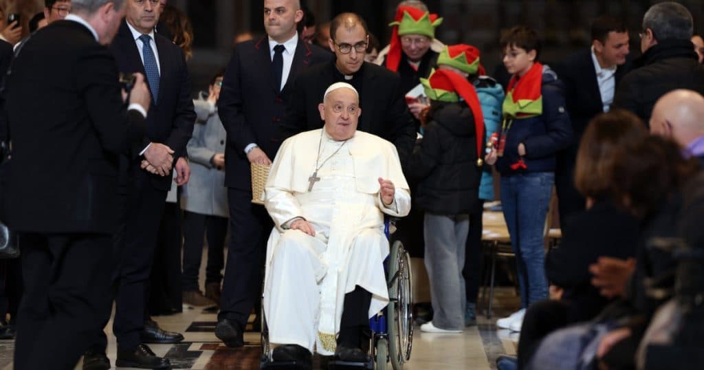 Ce se întâmplă dacă Papa Francisc abdică. Starea Suveranului Pontif este mai bună, însă pericolul persistă.